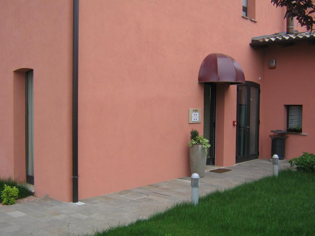 Hotel La Vecchia Reggio Реджо Емилия Екстериор снимка