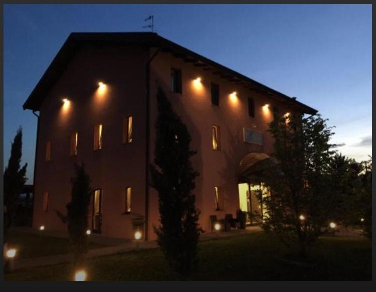 Hotel La Vecchia Reggio Реджо Емилия Екстериор снимка