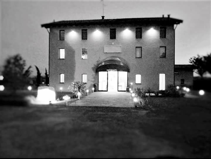 Hotel La Vecchia Reggio Реджо Емилия Екстериор снимка