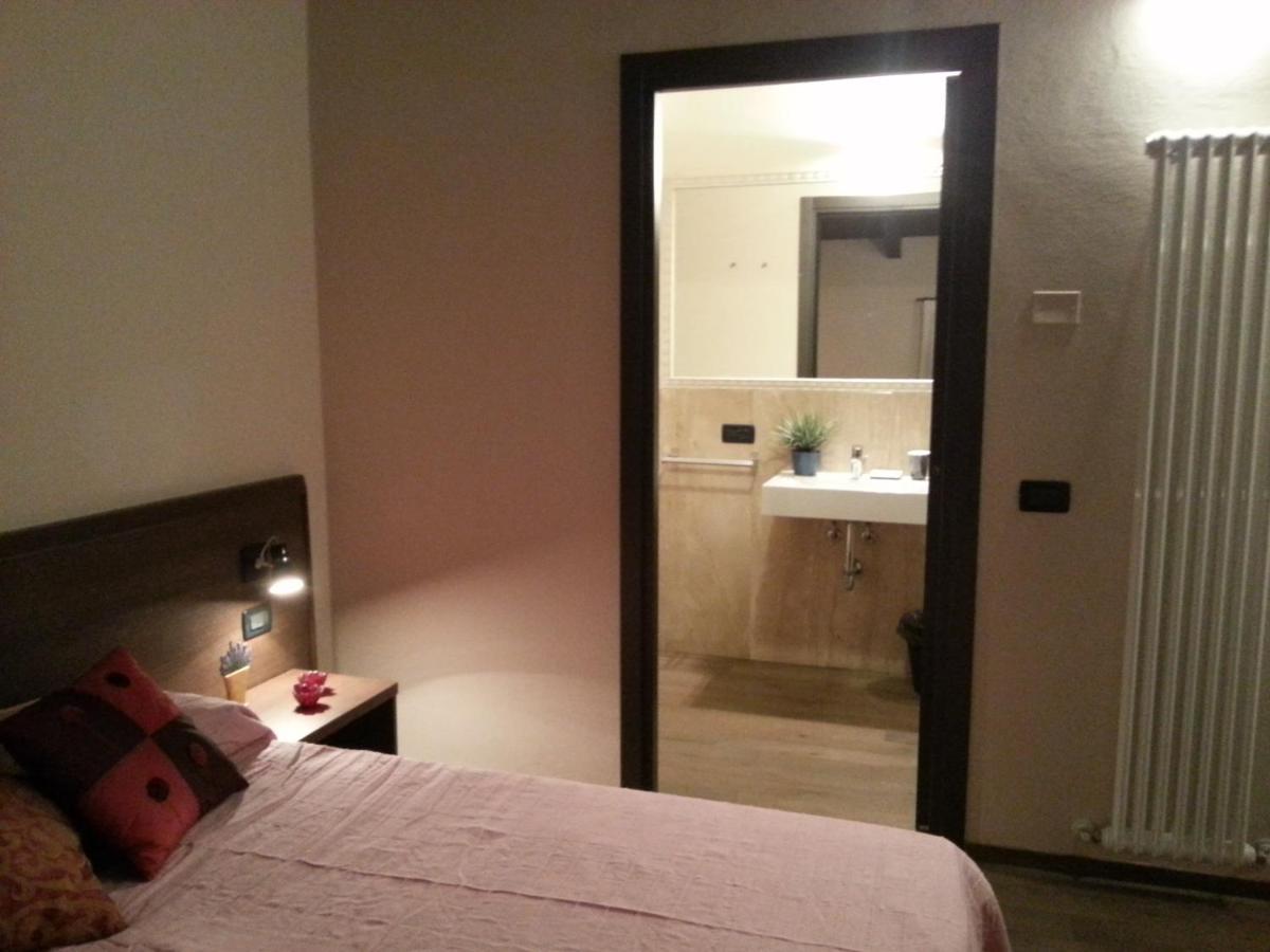 Hotel La Vecchia Reggio Реджо Емилия Стая снимка
