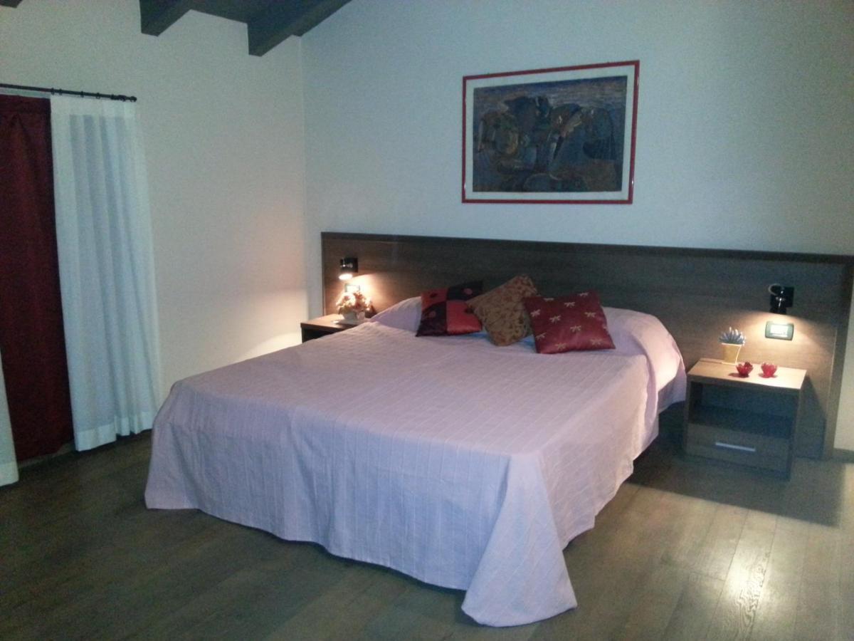 Hotel La Vecchia Reggio Реджо Емилия Екстериор снимка