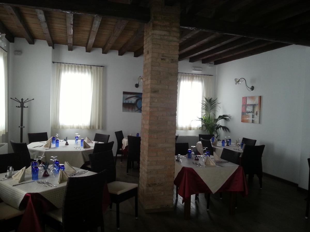 Hotel La Vecchia Reggio Реджо Емилия Екстериор снимка