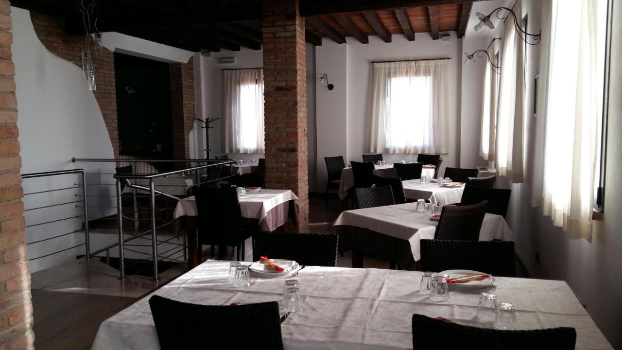 Hotel La Vecchia Reggio Реджо Емилия Екстериор снимка