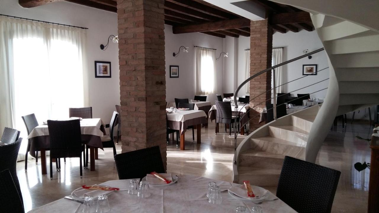 Hotel La Vecchia Reggio Реджо Емилия Екстериор снимка