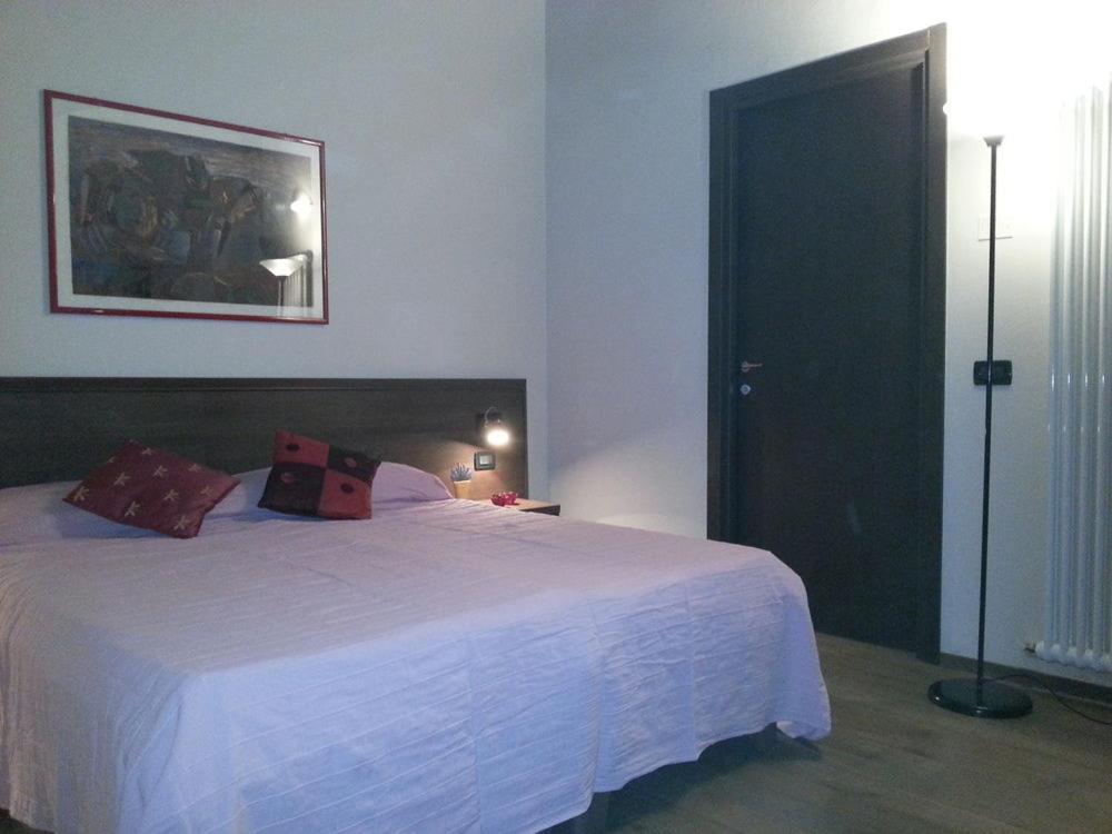 Hotel La Vecchia Reggio Реджо Емилия Екстериор снимка